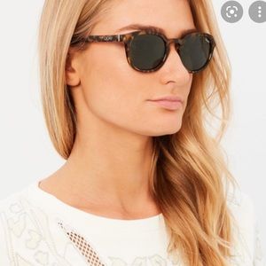 QUAY Australia Walk On Polarized Sunglasses